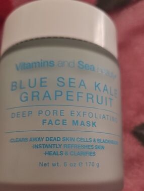 Blue Sea Kale Grapefruit Deep Pore Exfoliating Face Mask - White/Light Blue